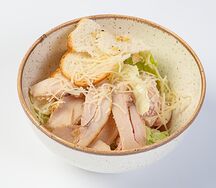 Салат Цезарь с курицей