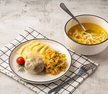 Пюре с капустой тушеной, котлета куриная паровая, лапша домашняя