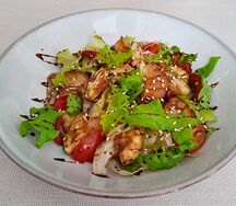 Салат с индейкой и овощами
