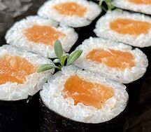 Хосомаки с лососем