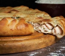 Осетинский пирог с куриным жульеном и грибами