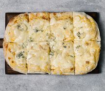 Римская пицца Четыре сыра