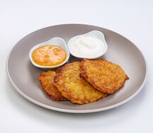 Драники из тыквы со сметаной и джемом