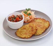 Драники с малосольной рыбой и томатами