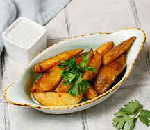 Картофель по-деревенски с соусом мацони