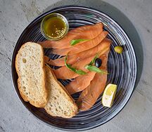 Филе слабосоленого лосося с чиабаттой