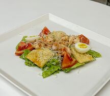 Салат Цезарь с креветками 