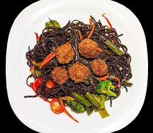 Соба с мясными шариками