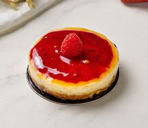 Пирожное чизкейк Нью-Йорк с малиной и джемом малиновым