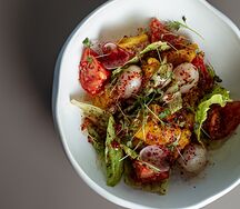 Тёплый салат из хрустящих баклажанов