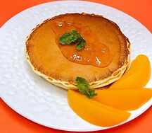 Оладушки с джемом из манго и персика