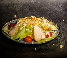 Салат Цезарь с курочкой