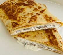 Блин Грибы в сливочном соусе