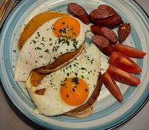 Завтрак с охотничьей колбаской