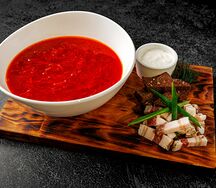 Борщ с салом и гренками
