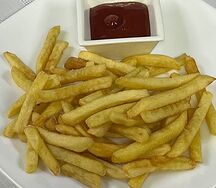 Картофель фри с кетчупом