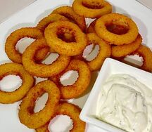 Кольца луковые с соусом тартар