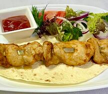 Шашлык куриный с соусом сацебели