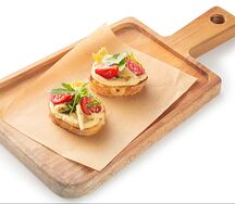 Тапас с хумусом и артишоками