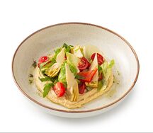 Салат с хумусом и артишоками