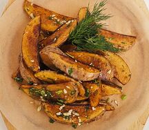 Картофель по-домашнему с чесноком и зеленью