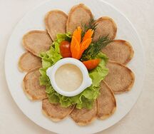 Язык телячий отварной с хреном