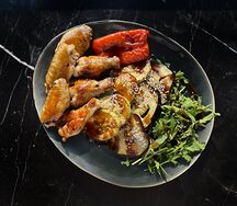 Крылья куриные с овощами