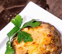 Котлета с грибами и сыром