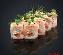 Ролл в маменори с крабом и креветкой