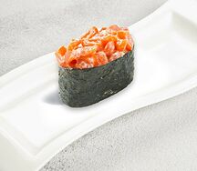 Запеченный гункан с лососем