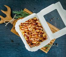 Картофельные дольки с беконом и сыром