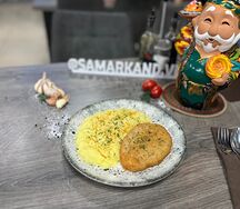 Куриная котлета с гарниром 