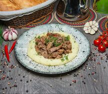 Гуляш с пюре