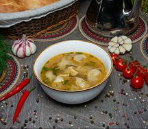 Пельмени в бульоне