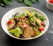 Салат с цыплёнком и оливками каламата