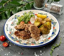 Свиная шея с запеченным картофелем и розмарином