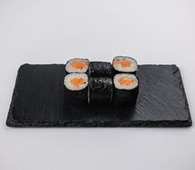 Маки с лососем