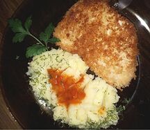 Отбивная куриная с гарниром на выбор