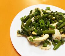 Салат со стручковой фасолью и яйцом