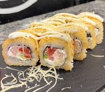 Ролл жареный Цезарь с креветкой 