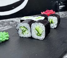 Ролл классический с огурцом 