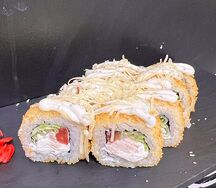Жареный ролл Цезарь с курицей 