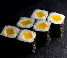 Ролл с такуаном