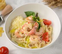 Фарфалле с креветками и лангустинами