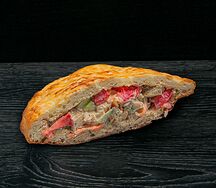 Половинка шаурмы с курицей в тандыре
