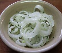 Лук маринованный