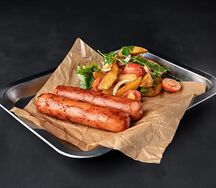 Колбаски барбекю с картофельными дольками