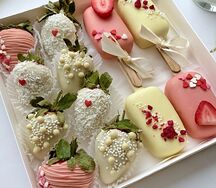 Набор из клубники в шоколаде и чизкейков №4
