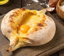 Хачапури по-аджарски с беконом