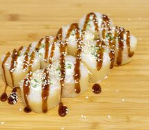 Ролл темпурный Хурумаки с копченой курицей